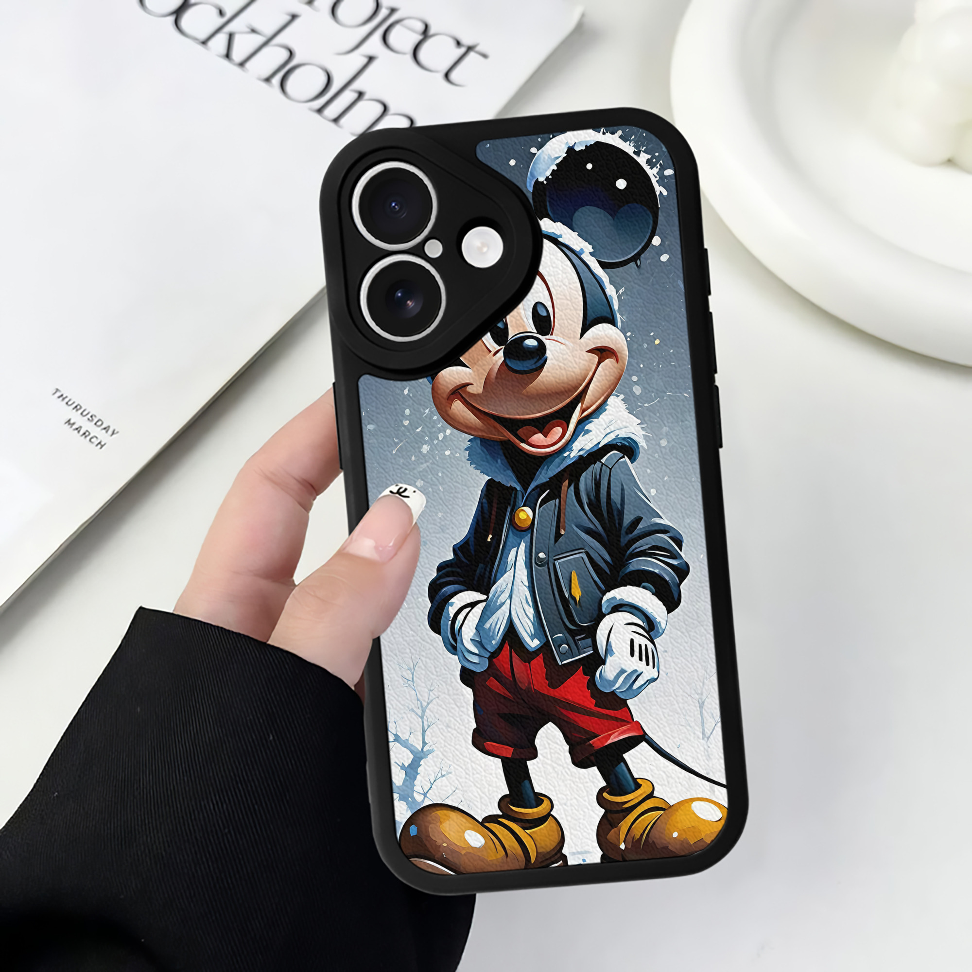 （画像用） ミッキーマウス Mickey Mouse 【iPhone 16シリーズ対応】シリコンスマホケース（レザー調） 材質：シリコン